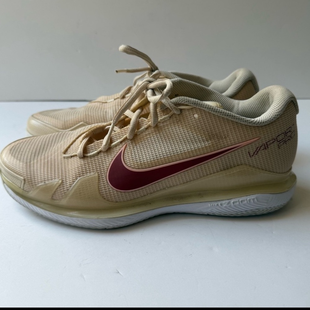 Nike Pink  Women’s Court Air Zoom Vapor Pro HC Shows Size 9.5 EUC